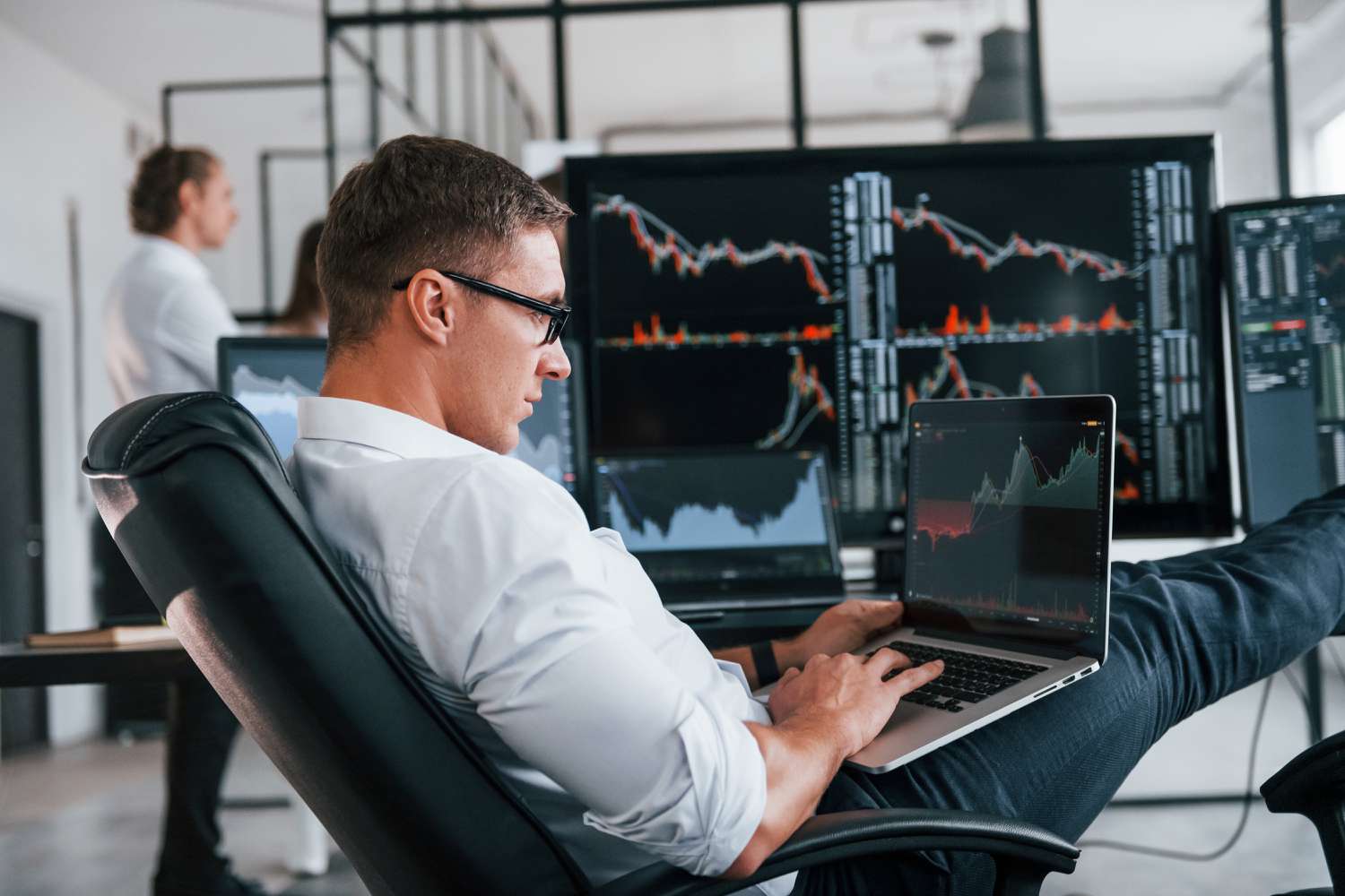 Brokerage Unveiled: The Silent Architects of Global Markets